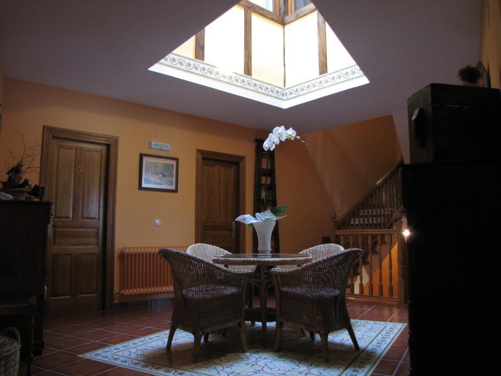 Hostal Rural Huartearena Iza Buitenkant foto