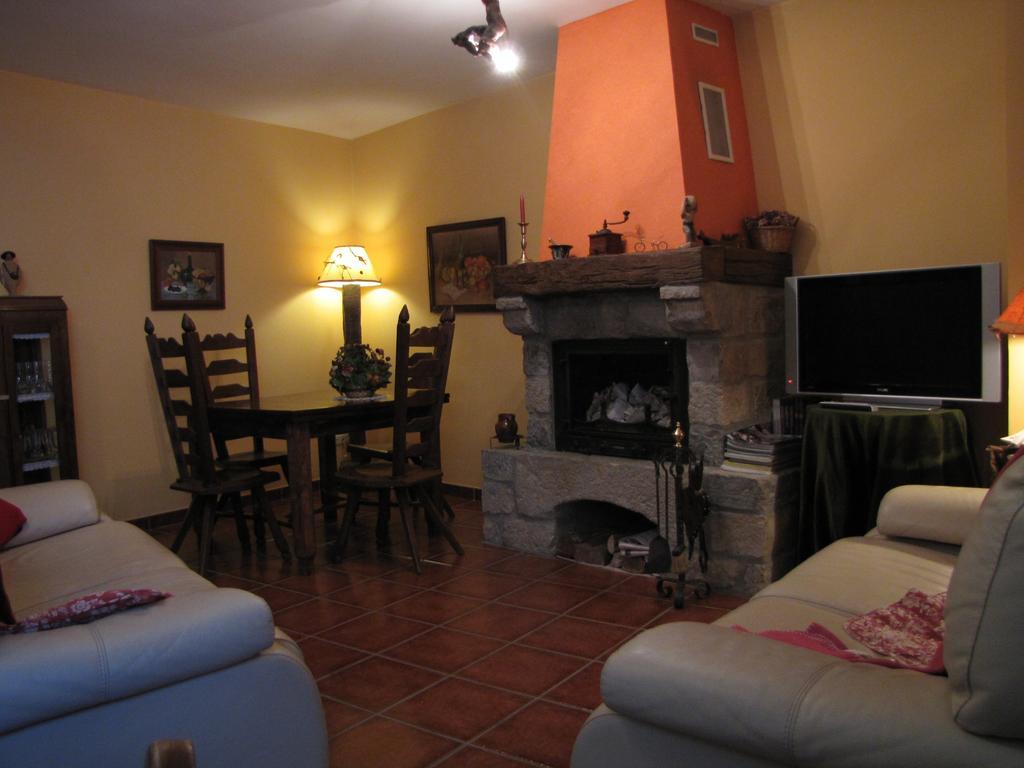Hostal Rural Huartearena Iza Buitenkant foto
